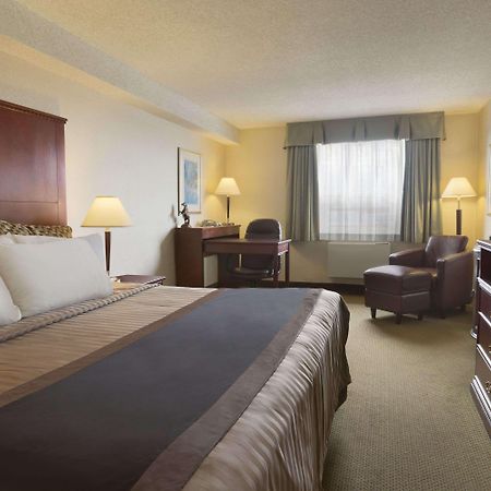Travelodge Hotel By Wyndham Vancouver Airport Richmond Exterior photo